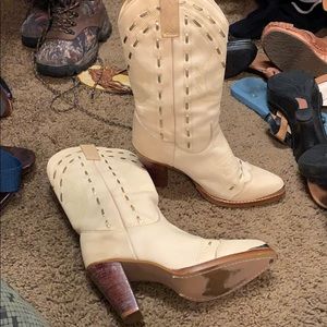 White zodiac boots size 8